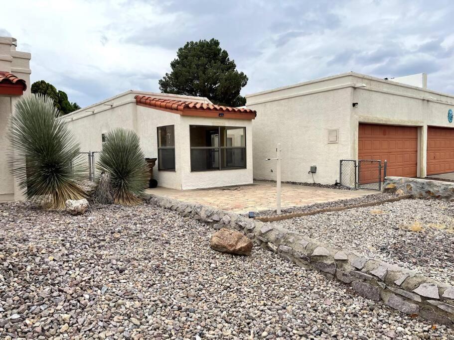 Townhouse, Two Car Garage, Fireplace Back Yard Лас-Крусес Екстер'єр фото