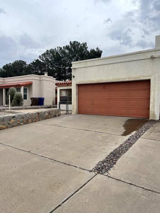 Townhouse, Two Car Garage, Fireplace Back Yard Лас-Крусес Екстер'єр фото